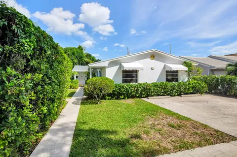 217 Pine Ter, West Palm Beach, FL 33405