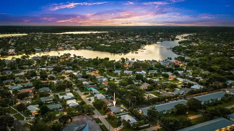View/Area - 570 N Dover Rd, Tequesta, FL 33469 photo 5 of 11