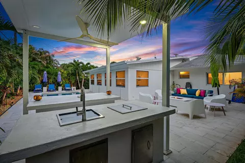 Exterior - 570 N Dover Rd, Tequesta, FL 33469 photo 8 of 14
