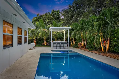 Exterior - 570 N Dover Rd, Tequesta, FL 33469 photo 7 of 14