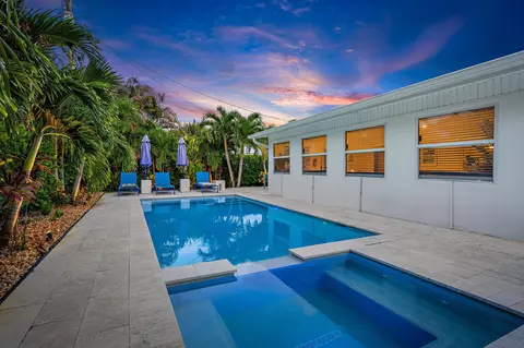 Exterior - 570 N Dover Rd, Tequesta, FL 33469 photo 2 of 14