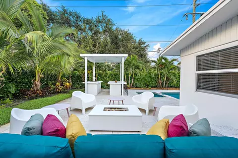Exterior - 570 N Dover Rd, Tequesta, FL 33469 photo 11 of 14