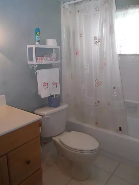 Bath - Undisclosed, Delray Beach, FL 33445 photo 1 of 1