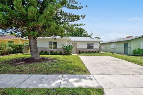 1025 W 7th St, Riviera Beach, FL 33404