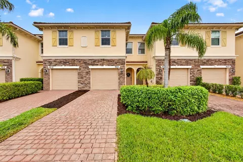 9523 SW Merlin Ct, Stuart, FL 34997