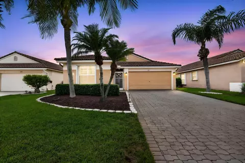 827 NW Greenwich Ct, Port Saint Lucie, FL 34983