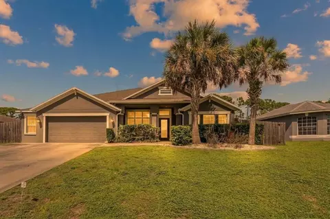 335 Evergreen St NE, Palm Bay, FL 32907