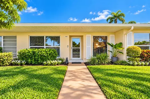 8900 Warwick Dr, Boca Raton, FL 33433
