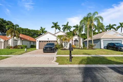 1971 Oak Berry Cir, Wellington, FL 33414