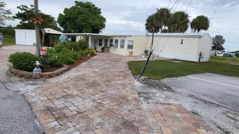 Exterior - 1012 Perch St, Okeechobee, FL 34974 photo 1 of 27