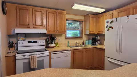 Kitchen - 1012 Perch St, Okeechobee, FL 34974 photo 4 of 5