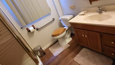 Bath - 1014 Bream Ave, Okeechobee, FL 34974 photo 3 of 4