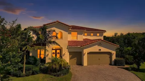 2475 NEvinrude Cir, Jensen Beach, FL 34957