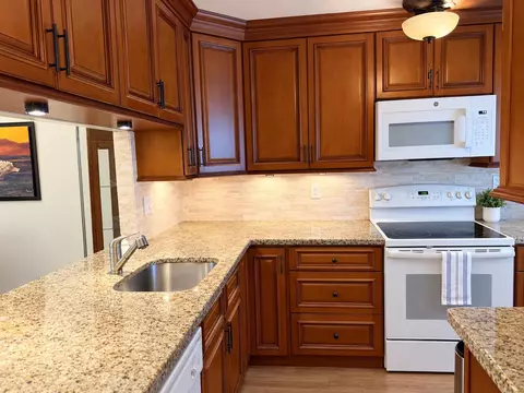 1427 E Hillsboro Blvd #528, Deerfield Beach, FL 33441