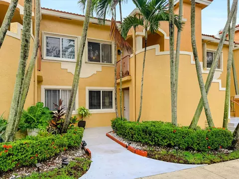 680 NW 79th Ter, Pembroke Pines, FL 33024