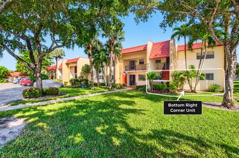 163 Lake Evelyn Dr, West Palm Beach, FL 33411