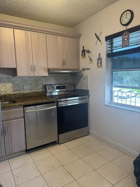 101 NW 76th Ave #203, Margate, FL 33063