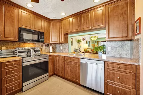 10772 NW 11th St, Pembroke Pines, FL 33026