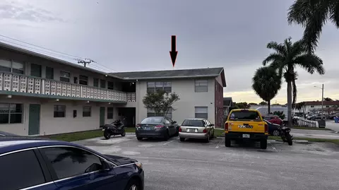 250 NE 40th St #38, Oakland Park, FL 33334