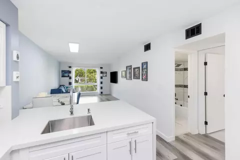 2106 S Cypress Bend Dr #207, Pompano Beach, FL 33069