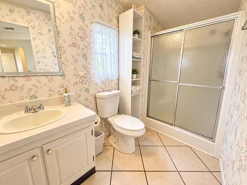 Bath - 3580 SE 6th Ter, Okeechobee, FL 34974 photo 1 of 2