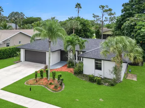 102 Valencia St, Royal Palm Beach, FL 33411