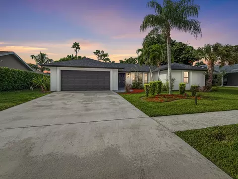 102 Valencia St, Royal Palm Beach, FL 33411