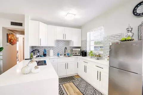 203 S Windsor I #203, West Palm Beach, FL 33417