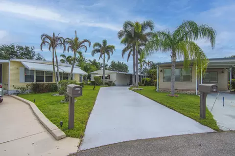 16 Santa Maria Ct, Port Saint Lucie, FL 34952