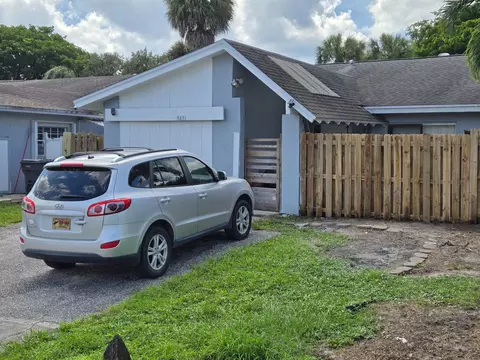 8631 Satalite Ter, Palm Beach Gardens, FL 33403