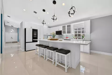 20564 SW 5th St, Pembroke Pines, FL 33029