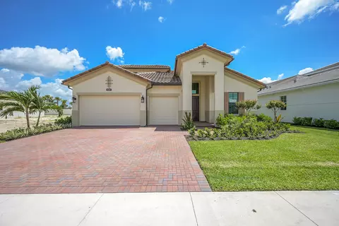 9528 St Germain Dr, Palm Beach Gardens, FL 33412