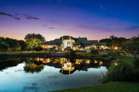 8549 Surrey Ln, Boca Raton, FL 33496