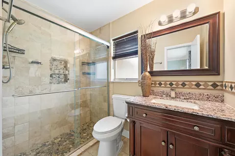 Bath - 171 Banyan Cir, Jupiter, FL 33458 photo 2 of 2