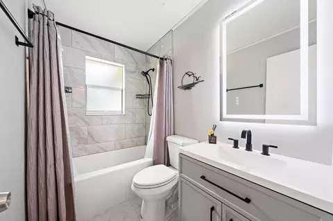 Bath - 171 Banyan Cir, Jupiter, FL 33458 photo 1 of 2