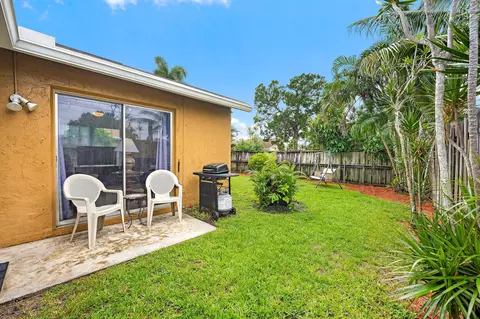 Exterior - 171 Banyan Cir, Jupiter, FL 33458 photo 2 of 5