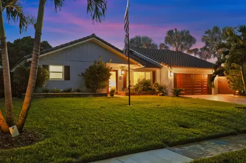 3590 Lakeview Dr, Delray Beach, FL 33445