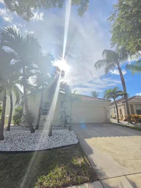 1210 Oakwater Dr, Royal Palm Beach, FL 33411