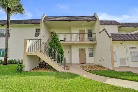 130 Lake Meryl Dr, West Palm Beach, FL 33411