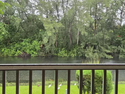 130 Lake Meryl Dr, West Palm Beach, FL 33411