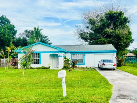 1475 SE Grapeland Ave, Port Saint Lucie, FL 34952