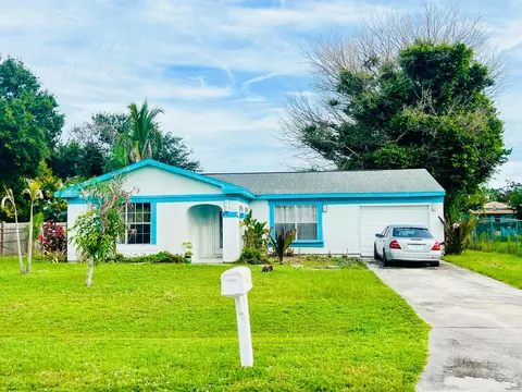 1475 SE Grapeland Ave, Port Saint Lucie, FL 34952