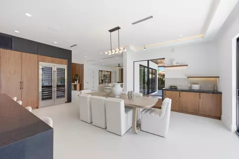 Dining - 2360 NE 49th St, Lighthouse Point, FL 33064 photo 5 of 6