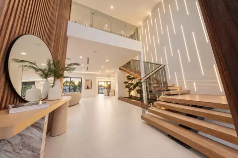 Entry Way - 2360 NE 49th St, Lighthouse Point, FL 33064 photo 2 of 15