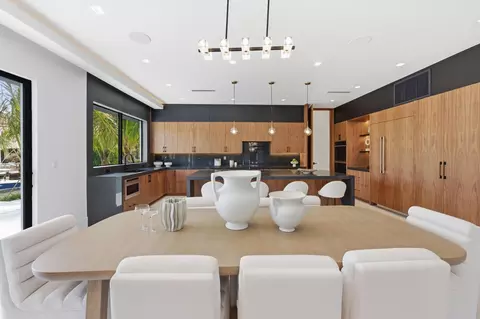 Dining - 2360 NE 49th St, Lighthouse Point, FL 33064 photo 4 of 6