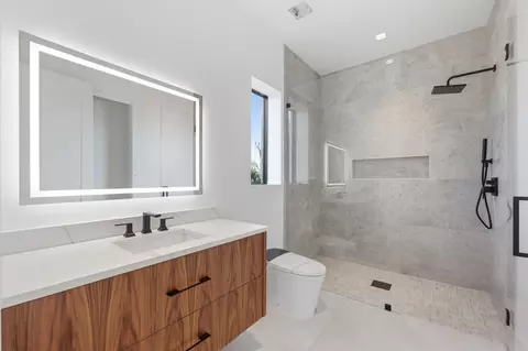 Bath - 2360 NE 49th St, Lighthouse Point, FL 33064 photo 11 of 11