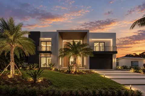 Exterior - 2360 NE 49th St, Lighthouse Point, FL 33064 photo 4 of 13