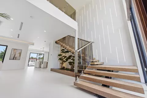 Entry Way - 2360 NE 49th St, Lighthouse Point, FL 33064 photo 3 of 15