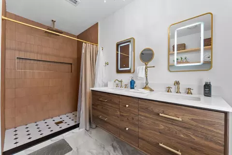 Bath - 5309 Pine Cir, Coral Springs, FL 33067 photo 1 of 2