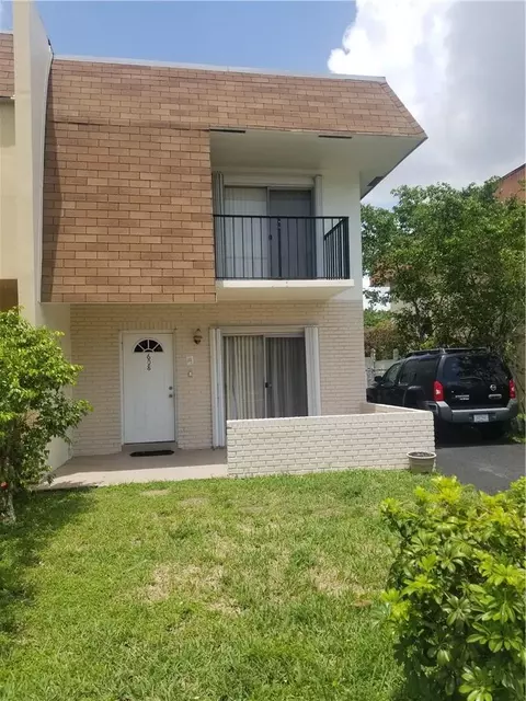 608 SW 80th Ter, North Lauderdale, FL 33068